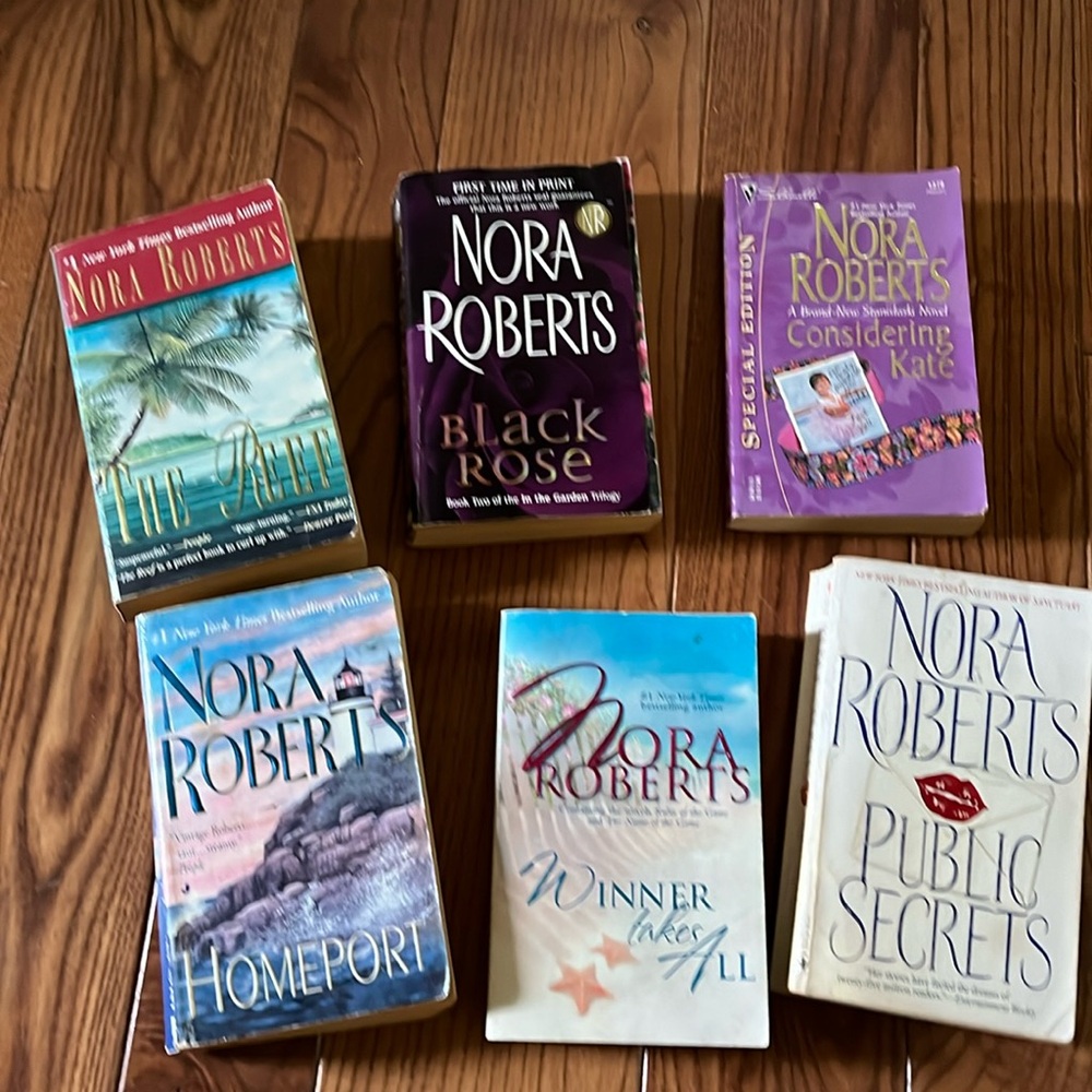 Bundle of 6 Nora Roberts books
